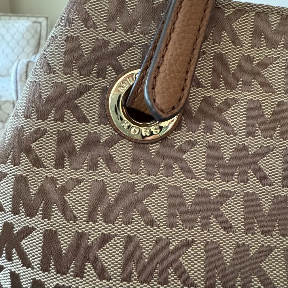 Michael Kors Jet Set Jacquard Tote Bag